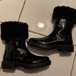 Black patent aquatalia boots with fur